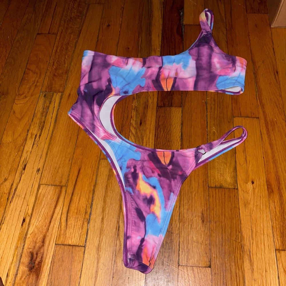 Colorful Tie-Dye One-Shoulder Swimsuit